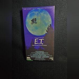 E.T. The Extra-Terrestrial VHS — Classic Sci-Fi Movie (Purple/Blue)
